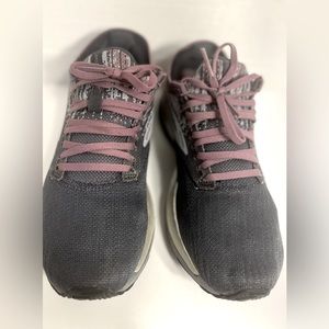 Brooks Womens Ricochet 1202821B040 Gray Running Shoes Sneakers Size 9.5 B